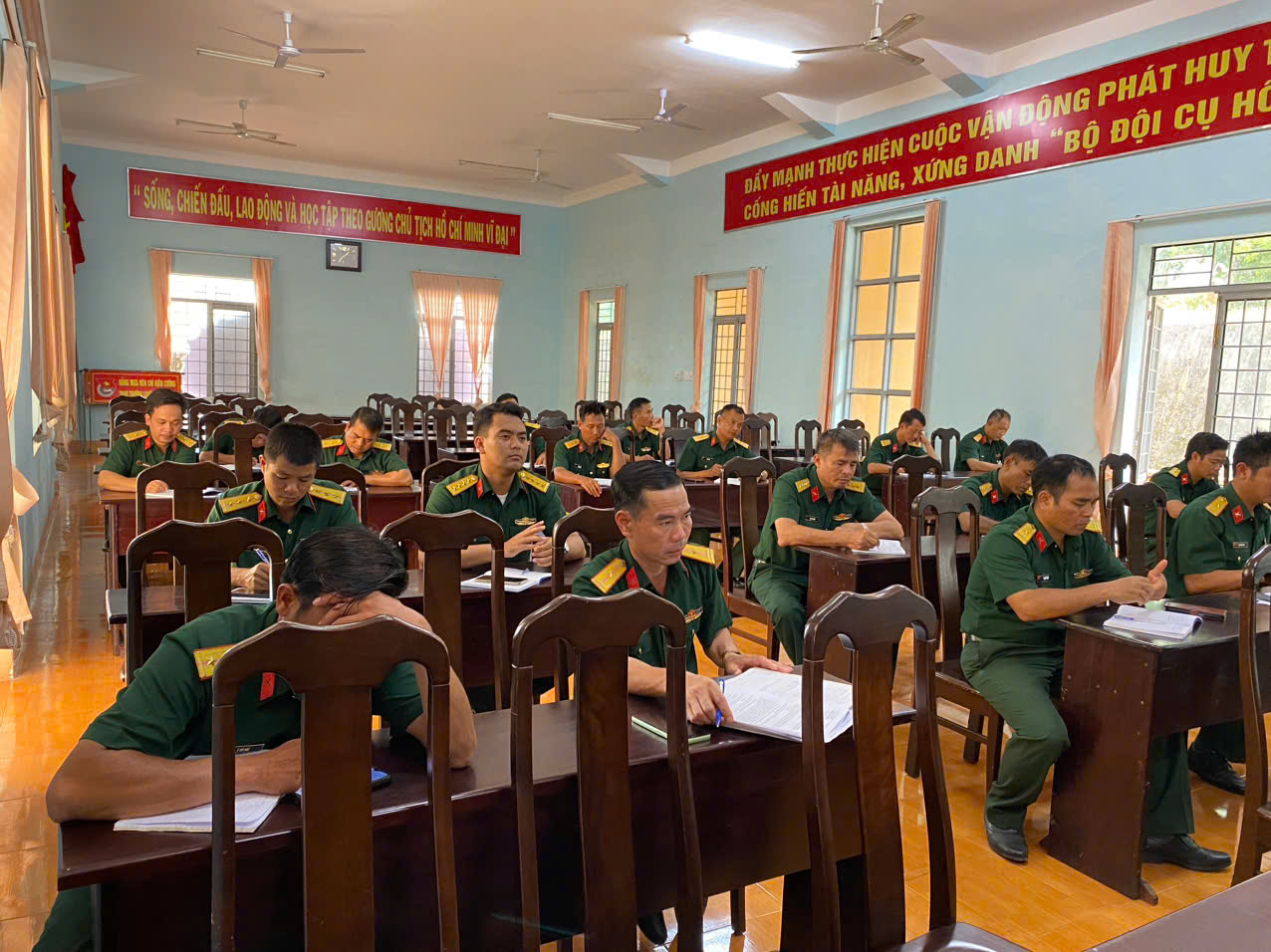Hội nghị phổ biến, quán triệt, triển khai thực hiện các Chỉ thị, kết luận, quy định của Bộ Chính trị
